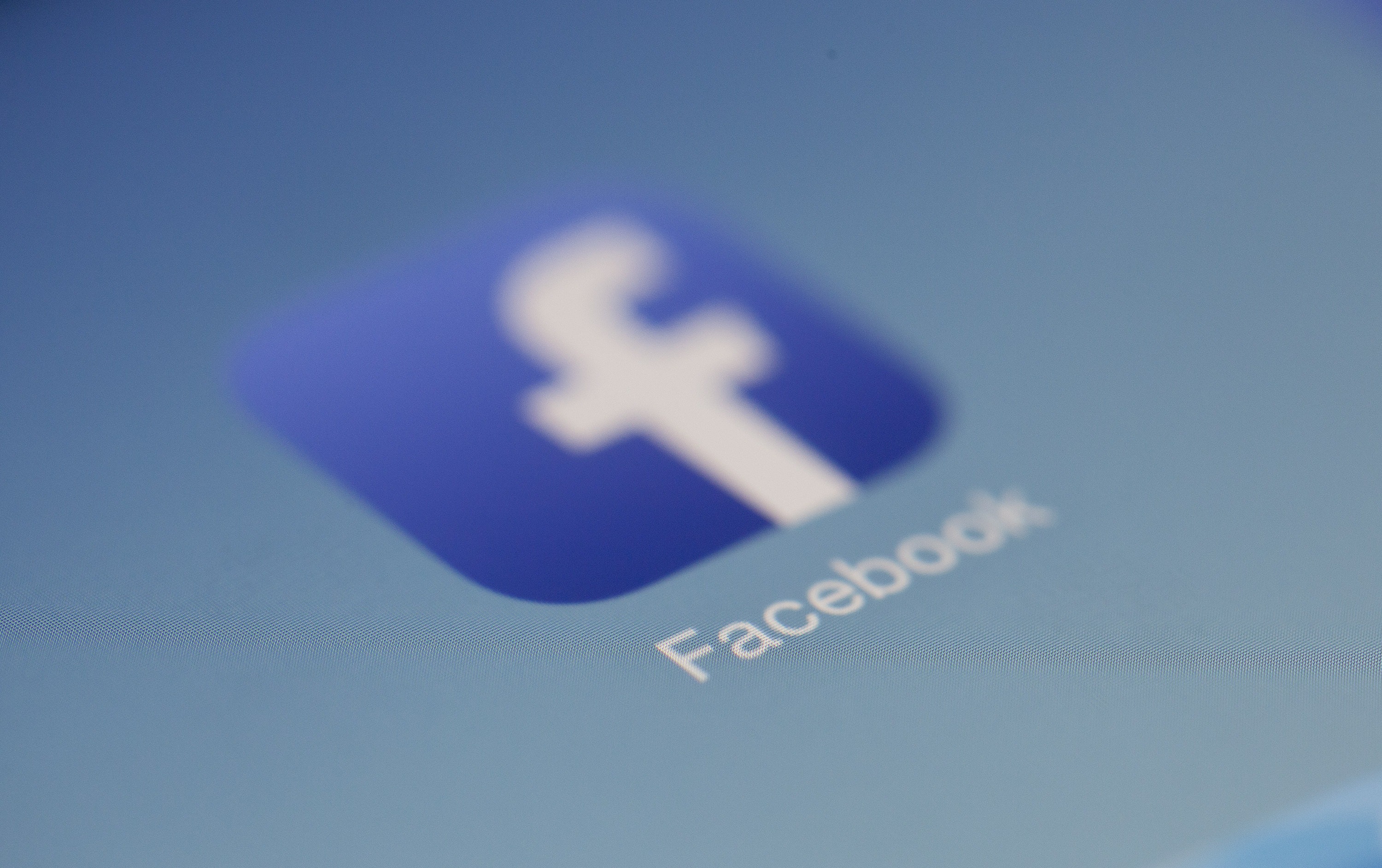 Facebook permite a los padres a monitorizar conversaciones de sus hijos menores de 13 años